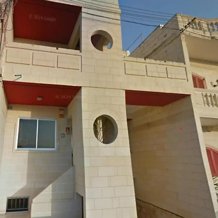 Luqa Rooms Екстериор снимка